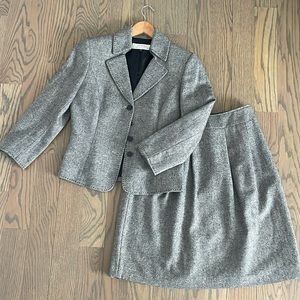 Tahari wool skirt suit size 4